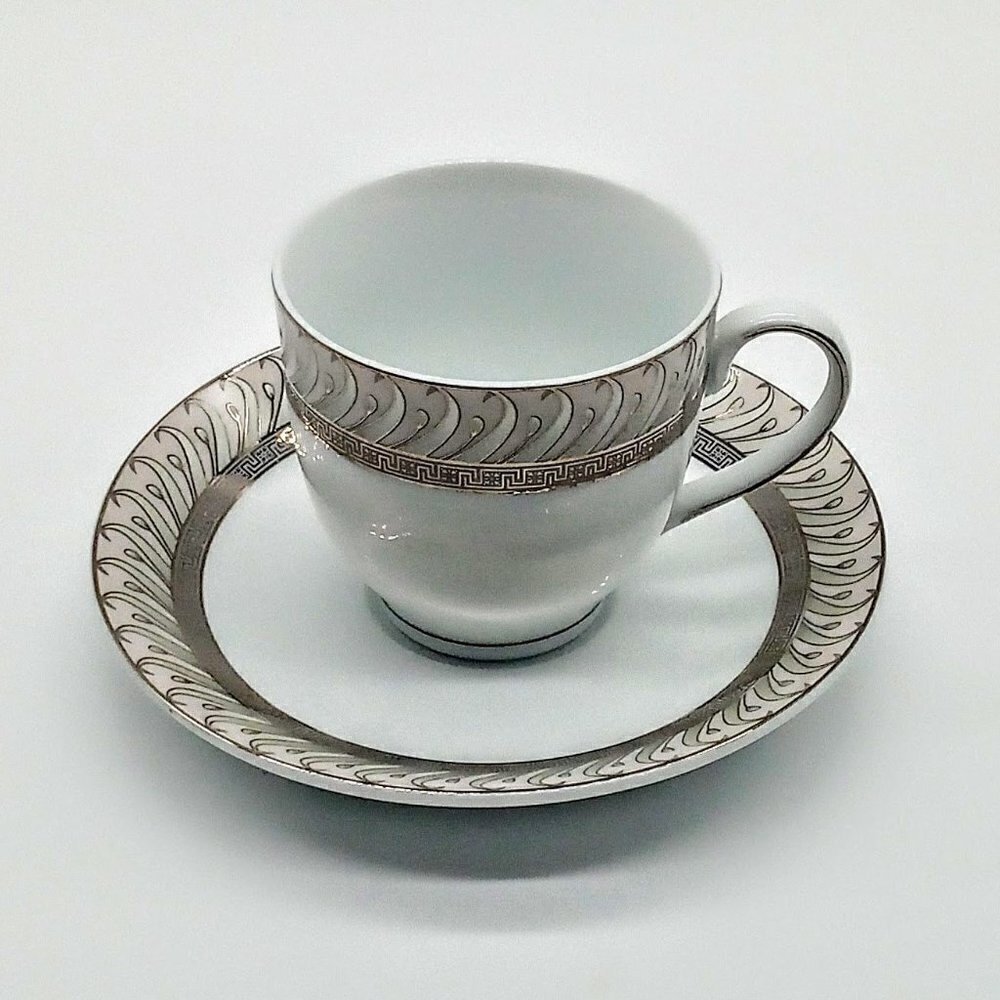 Queen's Luxury 24K Gold-Plated Cup & Saucer
